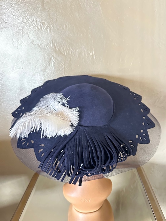 HIGH FASHION VINTAGE NAVY FELT WIDE BRIM HAT + CUTOUTS/CRIN EDGE/FEATHERS main image 12